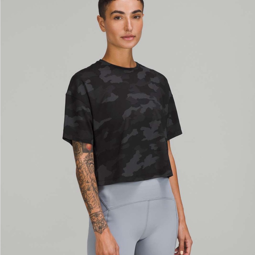 Lululemon Abrasion-Resistant Training T-shirt Camo *Like Brand New* Size 2